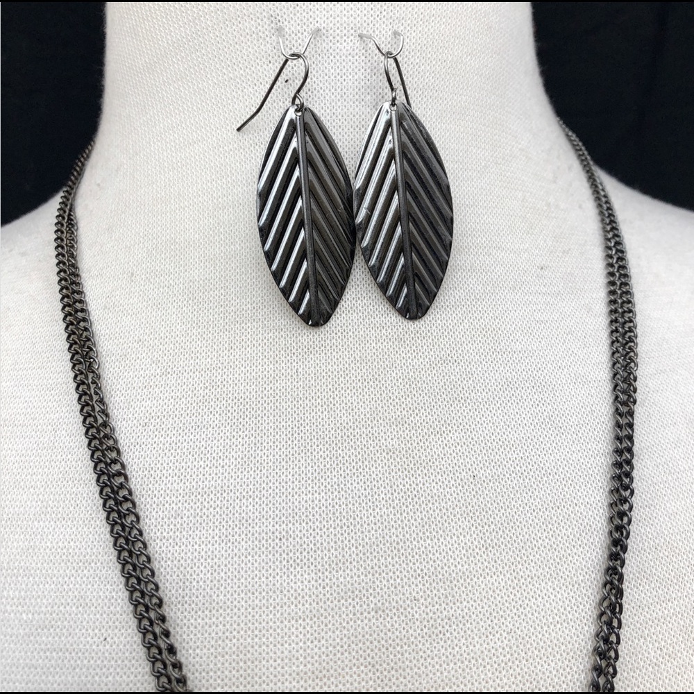🔴 CLEARANCE Long Gun Metal Grey Leaf Tassel Leaves Chain Necklace Earrings Set - Picture 4 of 4